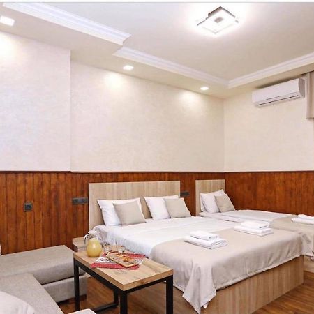 Family Mini-Hotel Martirosyan'S And Tours Yerevan Exterior photo