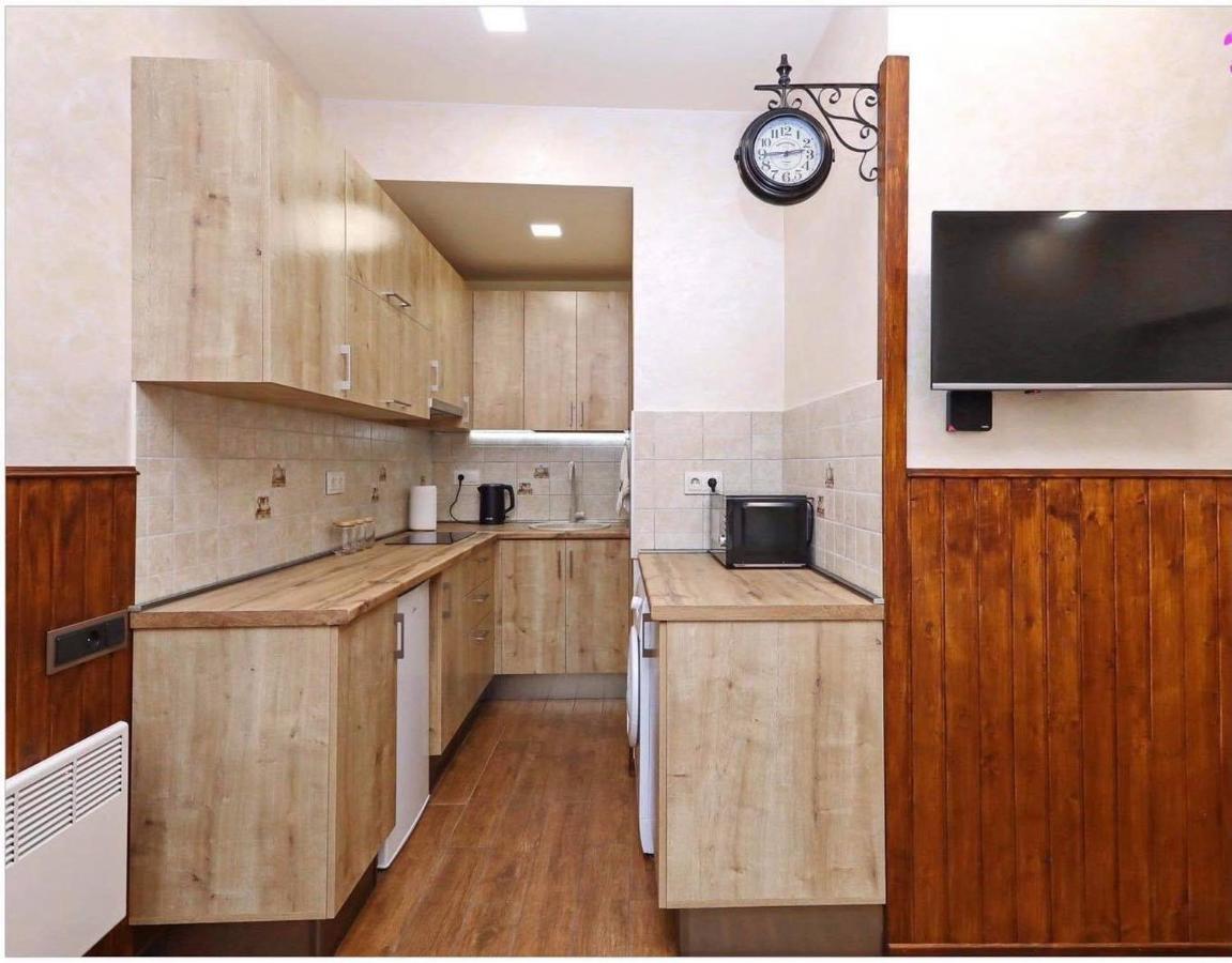 Family Mini-Hotel Martirosyan'S And Tours Yerevan Exterior photo