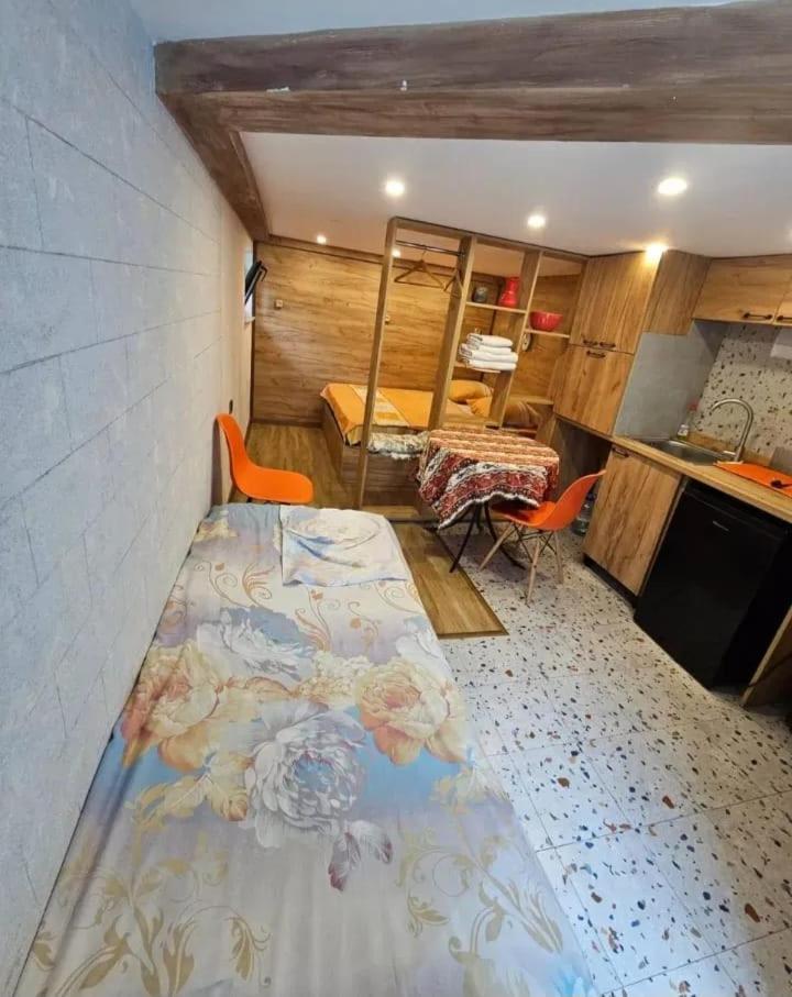 Family Mini-Hotel Martirosyan'S And Tours Yerevan Exterior photo