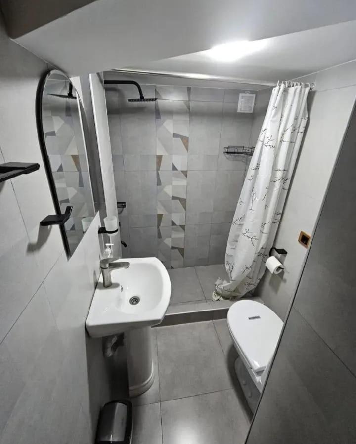 Family Mini-Hotel Martirosyan'S And Tours Yerevan Exterior photo