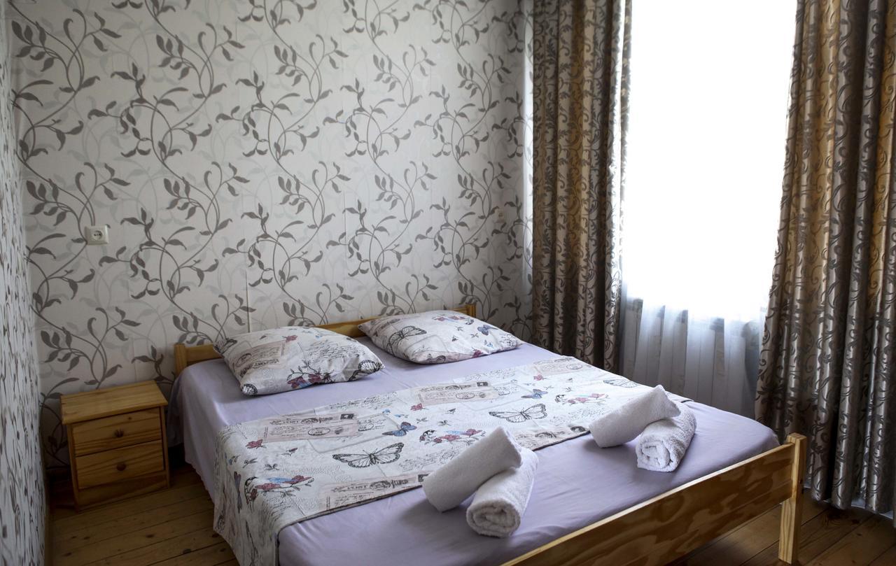 Family Mini-Hotel Martirosyan'S And Tours Yerevan Exterior photo