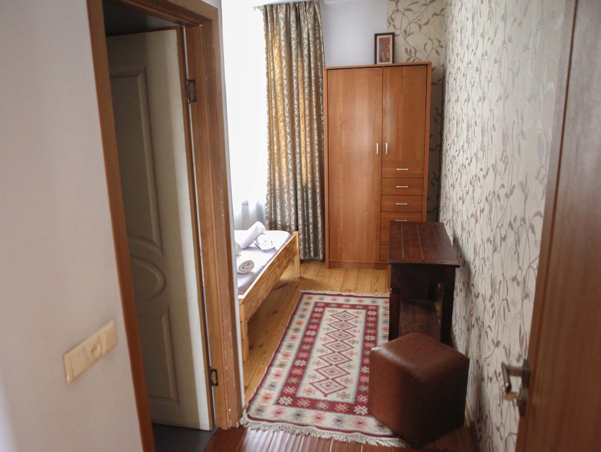Family Mini-Hotel Martirosyan'S And Tours Yerevan Exterior photo
